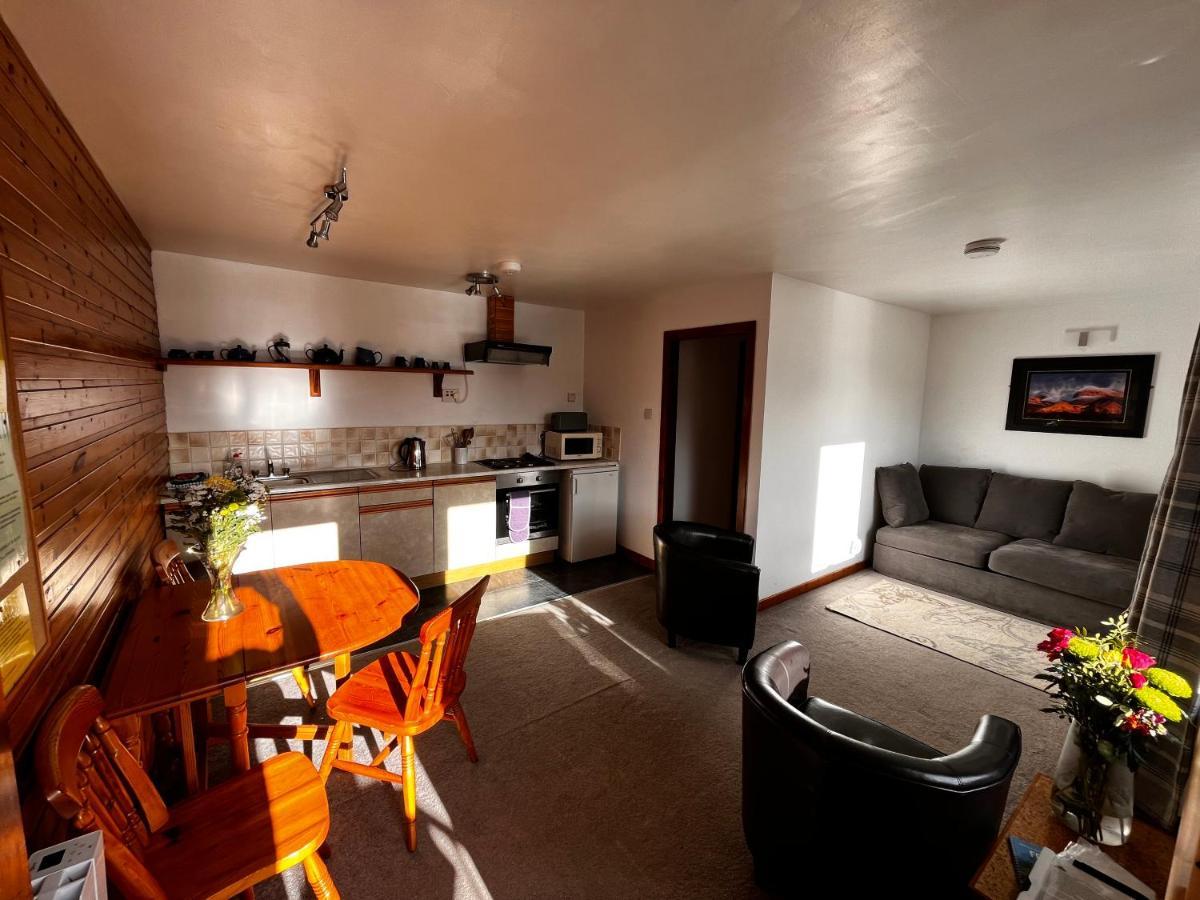 Snowgoose Apartments & Bunkhouse Fort William Exterior foto